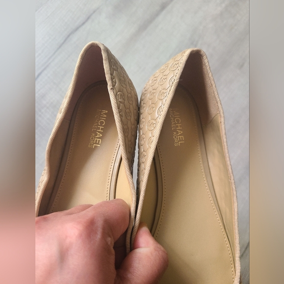 New Michael Kors MK logo embossed ballet flat shoes beige gold NWOB Size 8 - Picture 6 of 6